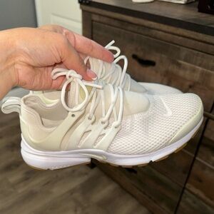 Nike women’s Air Presto